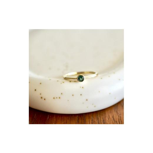 ふるさと納税 山梨県 甲府市 【サイズ：8号】【ジュエリー】K10 イエローゴールド エメラルド 一粒石 リング 指輪 保証書付 NR-1869