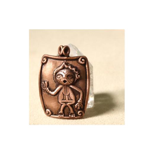 ふるさと納税 山梨県 南アルプス市 1.8-9-9 【縄文アクセサリーDo_goods】鋳物師屋遺跡の「人体文様付有孔鍔付土器【ぴーす】レリーフ」純銅ペンダント（大） 人体文様付有孔鍔付土器 ぴーす レリーフ