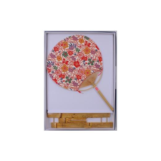 ふるさと納税 伝統技術 三重県 四日市市 日永うちわ 香る(中) 両用うちわ立て付 A花と草 ベージュ 日永うちわ 香る(中) うちわ立て付 A花と草 ベ…