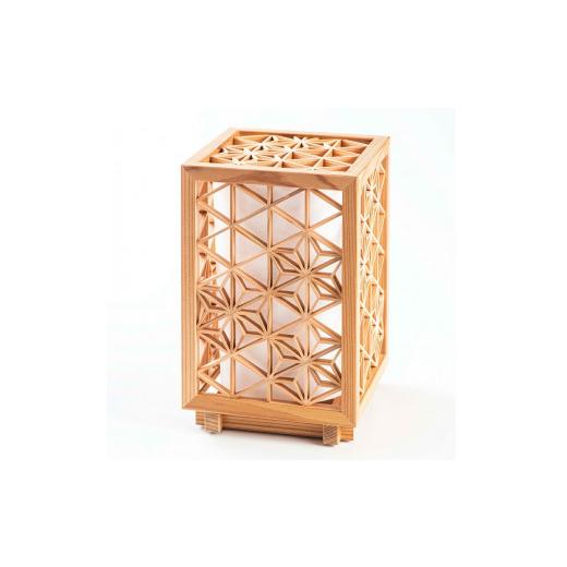 【値段交渉可：送料込】 ふるさと納税 新潟県 加茂市 組子細工の空間照明「乱れ組子 （麻の葉）」小型《W138×H205×D138（mm）》秋田杉 間接照明 フロアライト 大湊文吉商店 新潟県加… 【TMF2236390576】(78780円)