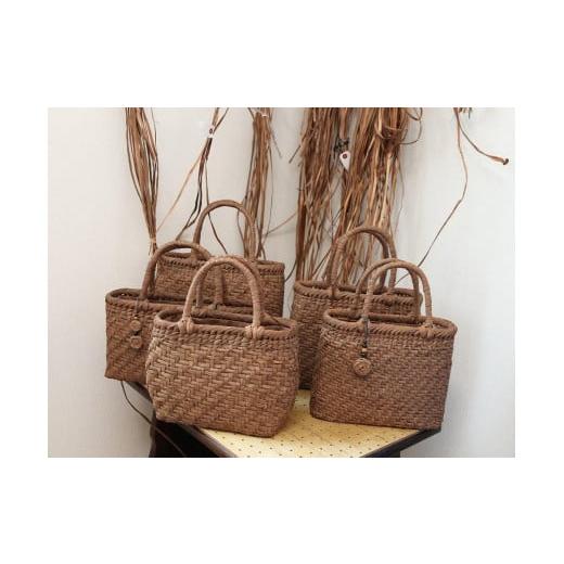 あやこ品　新品未使用　葡萄つる　山葡萄籠バッグ　天然素材 国産 あやこ品 新品未使用 葡萄つる 山葡萄籠バッグ 天然素材 国産 50％OFF