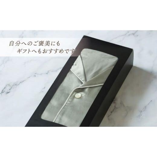ふるさと納税 服 三重県 四日市市 いい着心地は、いい寝心地　日本製シルクパジャマ（シルバー Mサイズ） シルバー Mの画像