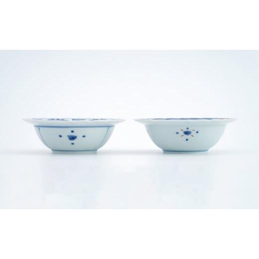 ふるさと納税 食器・グラス 小皿 佐賀県 有田町 有田焼 13cm 輪花小鉢 2柄セット 福珠窯 染付芙蓉手双鹿図 染錦更紗紋 和食器 食器 うつわ 器 鉢 2個 セット …の画像