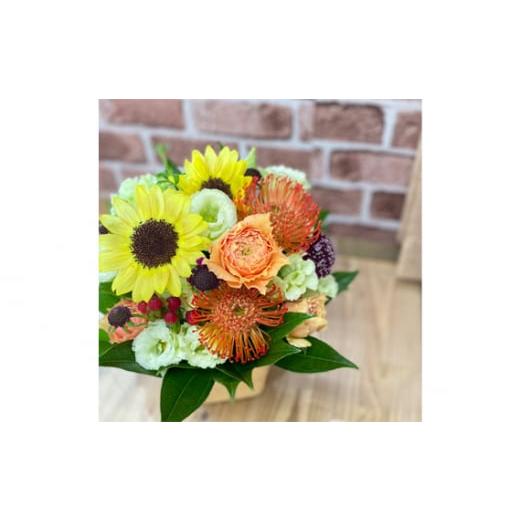ふるさと納税 花・苗木 花束 茨城県 坂東市 (イエローオレンジ系）Mサイズ 癒し生活 季節のおまかせフラワーアレンジメント ／ ギフト 記念日 お花 茨城県 No.…の画像