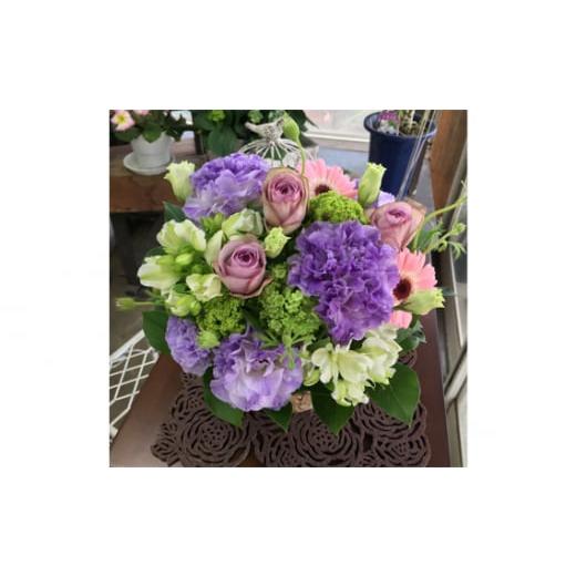 ふるさと納税 花・苗木 花束 茨城県 坂東市 （パープル系）Mサイズ 癒し生活 季節のおまかせフラワーアレンジメント ／ ギフト 記念日 お花 茨城県 No.487の画像