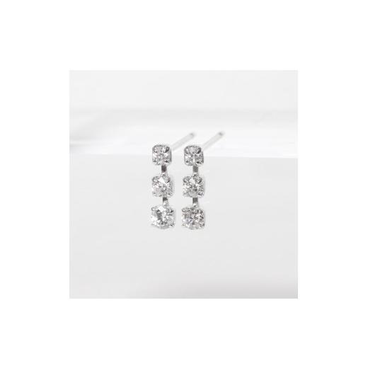 ふるさと納税 アクセサリー ピアス 山梨県 甲斐市 プラチナ 0.20ct グラデーションラインピアス PT850 プラチナ ダイヤモンド ピアス ダイヤ0.10ct×2 カラッ…の画像