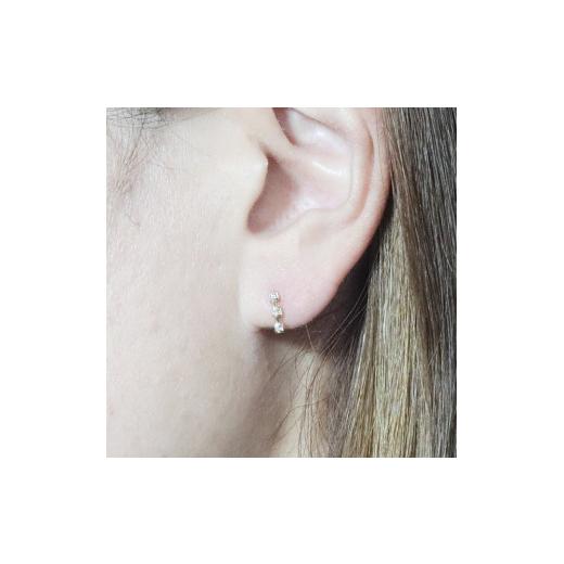 ふるさと納税 アクセサリー ピアス 山梨県 甲斐市 K18 0.14ct ラインダイヤモンドピアス 山梨 ダイヤモンド ゴールドピアス ジュエリー アクセサリー K18 イエ…の画像