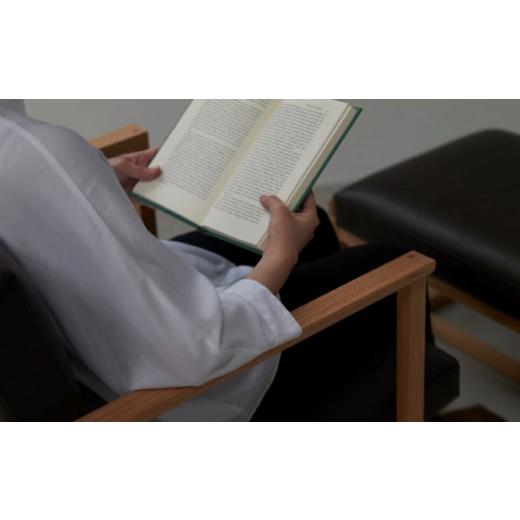 ふるさと納税 調度品 広島県 福山市 居敷き MS124（ともし火赤銅色）LEVE （レーベ）待ち合い室女性議長 自然的なめし革製 居敷き イス 女性議長 調度品 調度品 一般受け…