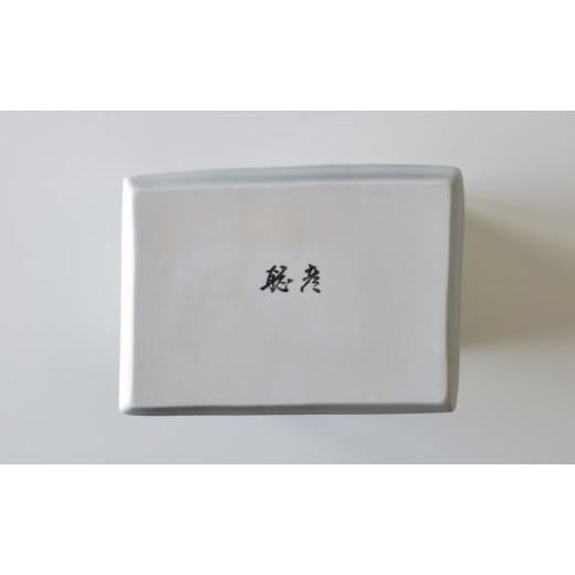ふるさと納税 食器・グラス 佐賀県 有田町 有田焼 線刻吹墨金彩花器「白椿」 聡窯 辻聡彦 陶磁器 花瓶 置物 オブジェ インテリア アート ギフト A260-15の画像