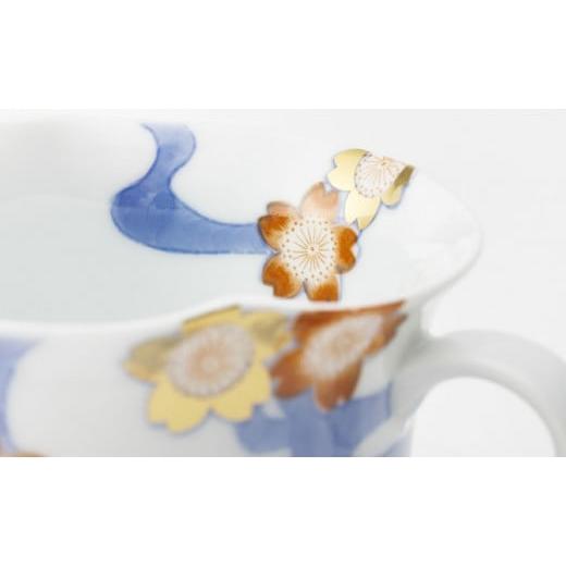 ふるさと納税 食器・グラス ティーカップ 佐賀県 有田町 有田焼 川に桜 ペア碗皿 深川製磁 食器 器 うつわ カップ＆ソーサー セット 金彩 贈り物 ギフト A120-…の画像