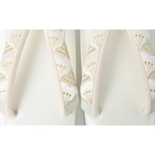 ふるさと納税 ファッション 靴 兵庫県 伊丹市 ぞうり　草履　松青海波の刺繍花緒　白　Lサイズ　お着物に　きものに 和装 式典 セレモニー 結婚式 入園 卒園 …の画像