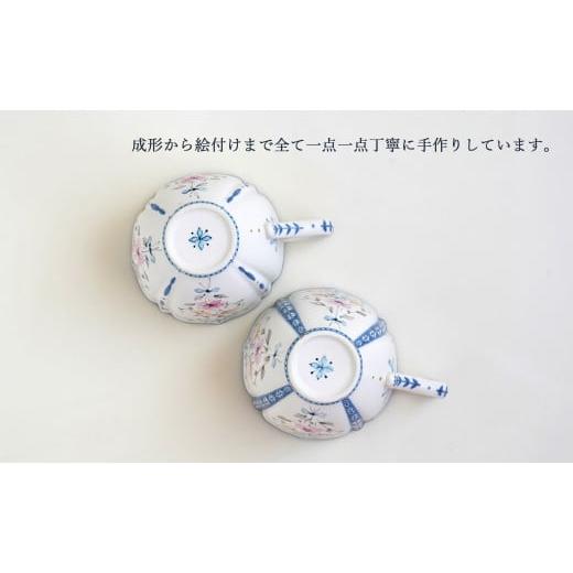 ふるさと納税 食器・グラス ティーカップ 佐賀県 有田町 花束と蝶のカップ＆ソーサー(A)(B)ペア 2セット 矢田 久美子 手作り キュート 白磁 洋食器 限定数 A12…の画像