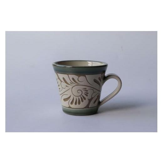 ふるさと納税 陶磁器・漆器・ガラス 沖縄県 那覇市 受注生産品 緑釉唐草白抜線彫 ( マグカップ小 × 1個 )|沖縄 那覇市 日用品 食器 グラス マグカップ 唐草…