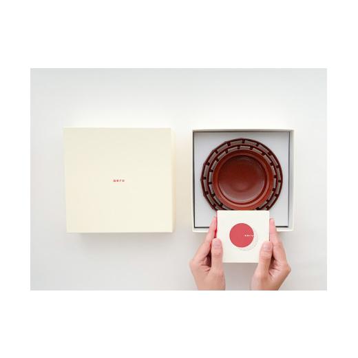 ふるさと納税 食器・グラス 皿 秋田県 湯沢市 aeru 川連漆器のこぼしにくい器 深皿 べんがら (株)和える N5-15601の画像