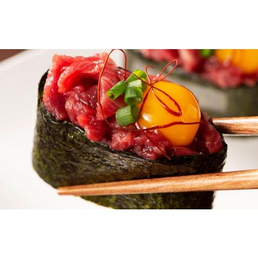 ふるさと納税 馬肉 熊本県 菊陽町  全12回定期便 フジチク ふじ 馬刺し ユッケ 計約300g （約50g×6個 ／ 馬刺し 馬刺 専用たれ付き ユッケのたれ 国産 赤身 …の画像