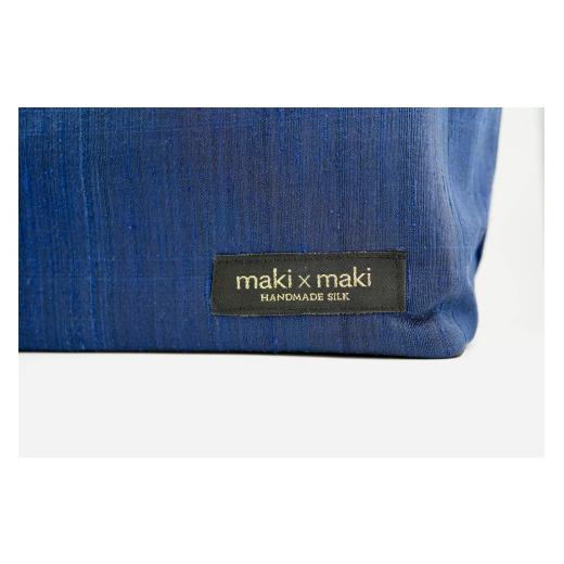ふるさと納税 織物・繊維品 東京都 新宿区  makixmaki 高級ゴールデンシルクハンドバッグ（フェアトレード） サファイヤブルー 雑貨 フェアトレード 手織り シ…の画像