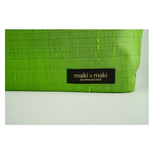 ふるさと納税 織物・繊維品 東京都 新宿区  makixmaki 高級ゴールデンシルクハンドバッグ（フェアトレード） グリーンティー 雑貨 フェアトレード 手織り シル…の画像