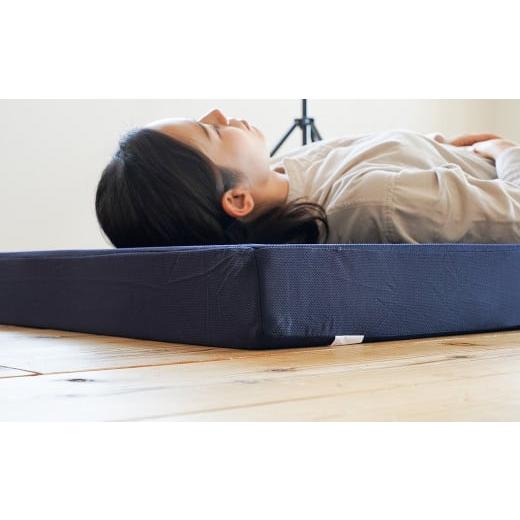 ふるさと納税 タオル・寝具 敷布団 岡山県 倉敷市 ネイビー シングル 三つ折り 高反発・低反発リバーシブル マットレス 厚さ約10cm [MSハイブリッド]寝具 …