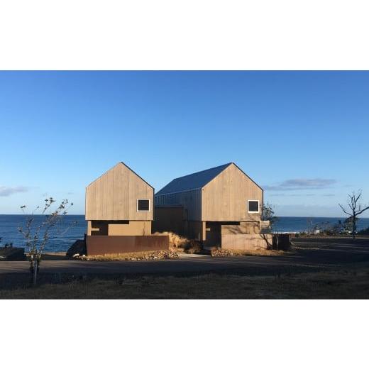 ふるさと納税 宿泊券 ペンション・コテージ 島根県 益田市 三角屋根が2棟並ぶ海辺の小屋「noi」宿泊プラン 宿泊 宿泊プラン 海辺 コテージ 絶景 島根県 益田…