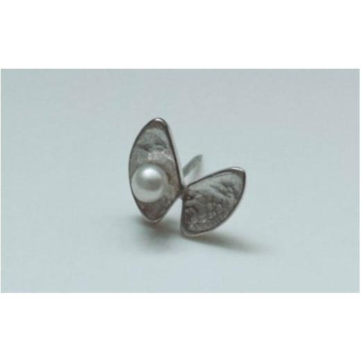 ふるさと納税 アクセサリー ブローチ 滋賀県 大津市 びわ湖真珠ひと粒付き シルバーピンブローチ(池蝶貝デザイン) JS001 / パール アクセサリー ブローチ …