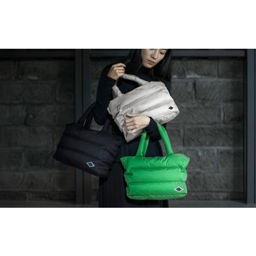 ふるさと納税 カバン トートバッグ 北海道 小樽市  UNISEX 北海道ダウン ： RETAR NUY ／ レタールヌイ ［RURA ／ ルラ］ DOWN TOTE BAG ［BLACK］ 2025年11月…の画像