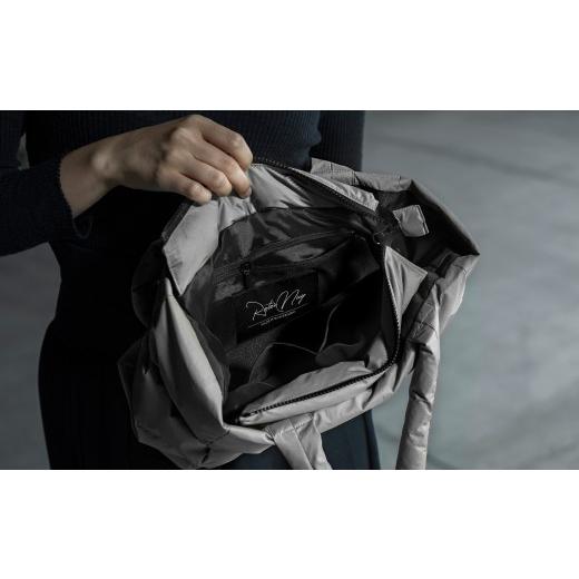 ふるさと納税 カバン トートバッグ 北海道 小樽市  UNISEX 北海道ダウン ： RETAR NUY ／ レタールヌイ ［RURA ／ ルラ］ DOWN TOTE BAG ［BLACK］ 2025年11月…の画像