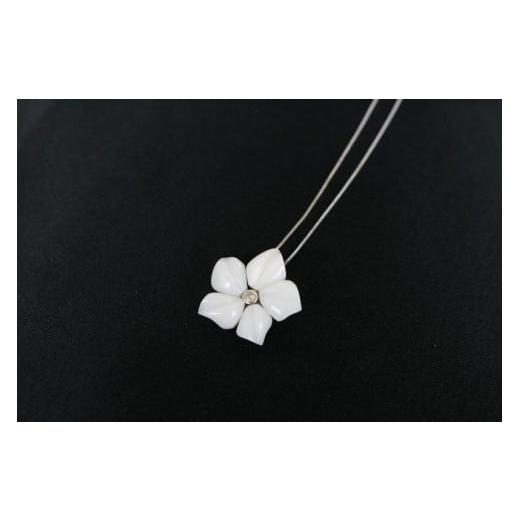 ふるさと納税 アクセサリー ペンダント 高知県 室戸市 K18WG 純白の白サンゴの花型ペンダント | アクセサリー ネックレス ジュエリー 珊瑚 赤珊瑚 宝石 サン…