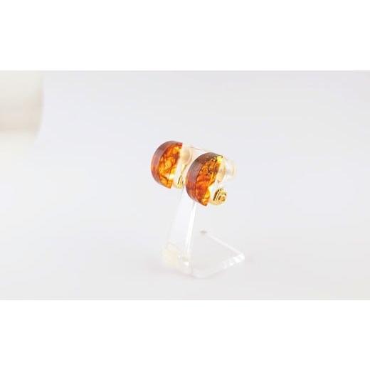 ふるさと納税 アクセサリー ピアス 岩手県 久慈市 Amberlogue イヤリング 半円形(金属素材:真ちゅうメッキ 琥珀:18×5×8.5mm サイズ:全長18mm)