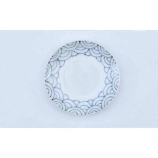 ふるさと納税 陶磁器・漆器・ガラス 佐賀県 - 有田焼 染付青海波 豆皿(丸三寸)径約10cm / 食器 / 佐賀県 / 株式会社まるぶん 41A