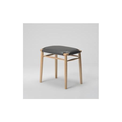 ふるさと納税 木工品・竹工品 北海道 東川町 木と暮らしの工房 H.O.スツール 4-leg 樹種:ナラ/座面:本革(ダークグレー) 座 面:本革(ダークブラウ…