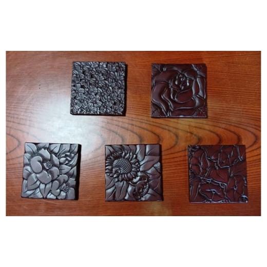 ふるさと納税 木工品・竹工品 神奈川県 逗子市 鎌倉彫 コースター 伝統工芸品 工芸品 伝統 彫刻 漆塗り 漆 雑貨 職人 漆器 食器 キッチン雑貨 茶器 贈り物 ギ…