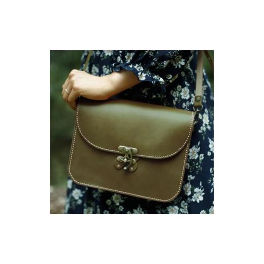 ふるさと納税 カバン ショルダーバッグ 奈良県 奈良市 ショルダーバッグ グリーン 蝶モチーフ ヌメ革 バッグ 鞄 かばん カバン レディース メンズ おでかけ お…