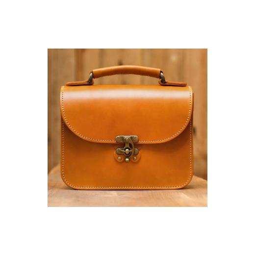 ふるさと納税 カバン ショルダーバッグ 奈良県 奈良市 バッグ 2way キャメル 蝶モチーフ ヌメ革 バッグ 鞄 かばん カバン レディース メンズ おでかけ おしゃ…