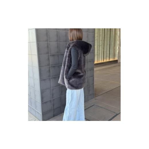 ふるさと納税 服 和歌山県 橋本市 OKADA TEXTILE フード付きエコファーベスト チャコールグレー 1718323の画像