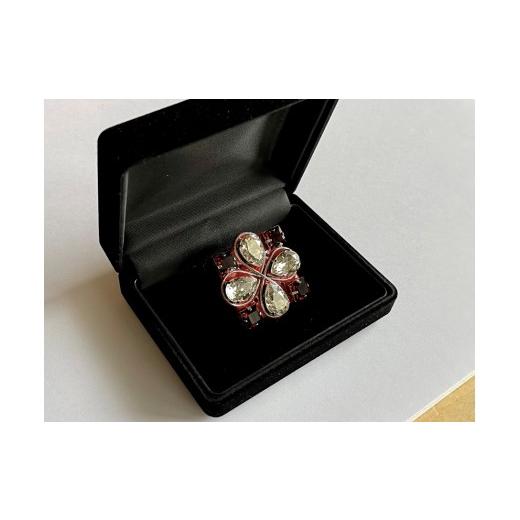 ふるさと納税 アクセサリー ブローチ 大阪府 河内長野市 大粒スワロフスキー?クリスタルのスクエアブローチ(バーガンディレッド)