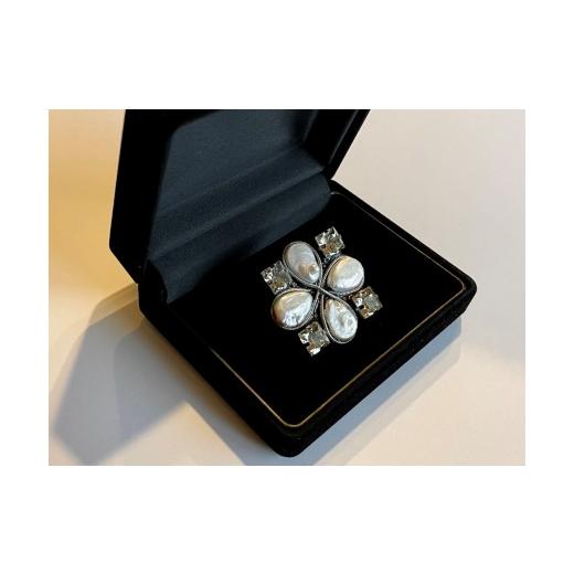 ふるさと納税 アクセサリー ブローチ 大阪府 河内長野市 淡水パールとスワロフスキー?クリスタルのスクエアブローチ(シルバー)