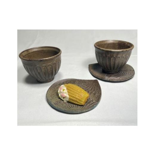 ふるさと納税 陶磁器・漆器・ガラス 埼玉県 鶴ヶ島市 D009-26 粉引鎬フリーカップ2個と雫小皿2枚のセット