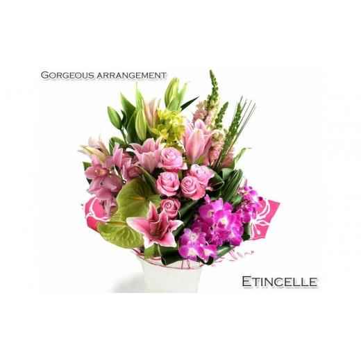 ふるさと納税 雑貨・日用品 花 大阪府 門真市 母の日 上品でキレイめテイストのこだわりアレンジ エタンセル 白グリーン系 お届け日:2026年5/4〜5/10 当店…