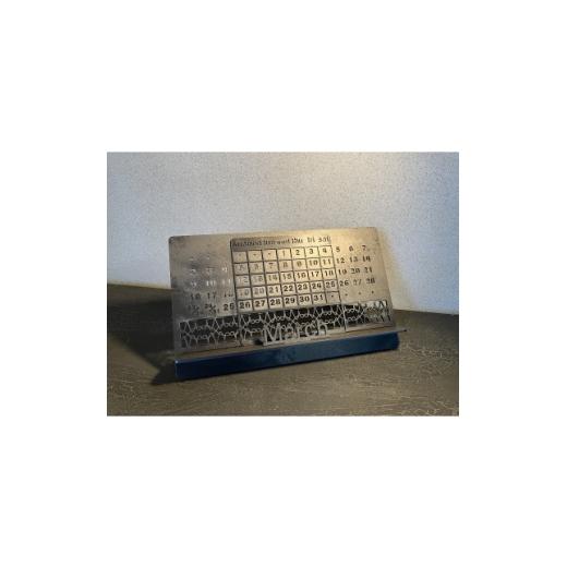 ふるさと納税 家具 静岡県 磐田市 インダストリアル アイアン万年カレンダー(刃 ミラーブレード ) 1745398