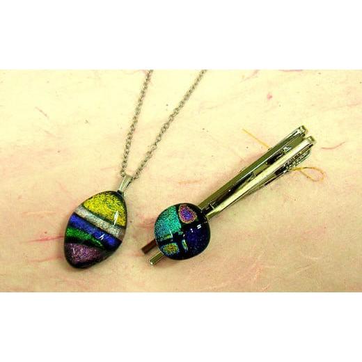 ふるさと納税 陶磁器・漆器・ガラス 静岡県 西伊豆町 西伊豆ガラス「夫婦アクセサリー(ネックレス&タイピン) 」 伊豆 ガラス 工芸品 アクセサリー ネックレ…