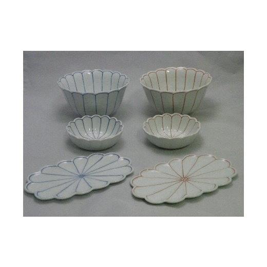 ふるさと納税 陶磁器・漆器・ガラス 佐賀県 伊万里市  伊万里焼 菊割丼・小鉢・菊浅皿（赤・青どちらかの色を一つずつ） 035-H394の画像
