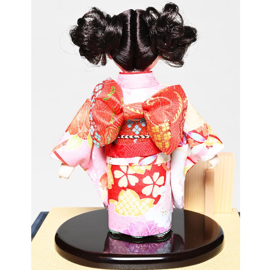 市松人形 赤い着物 牡丹御所車刺繍 市松人形 赤い着物 牡丹御所車刺繍