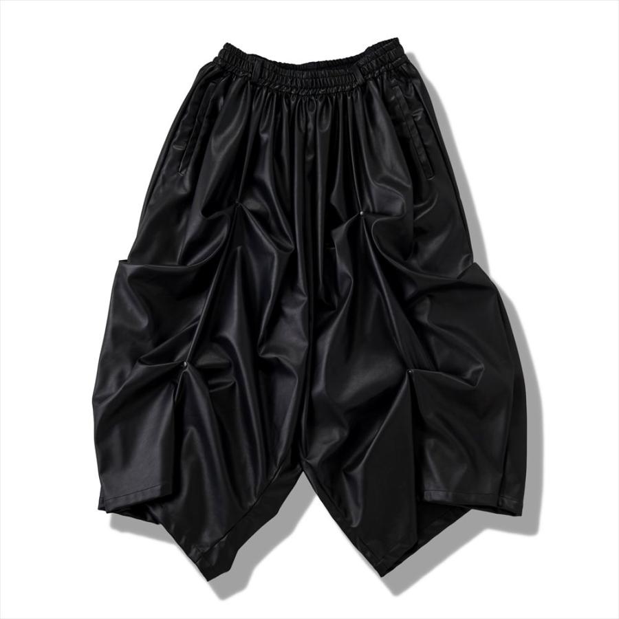 NO ID.（ノーアイディー） シンセティックレザーリベットトラウザーズ