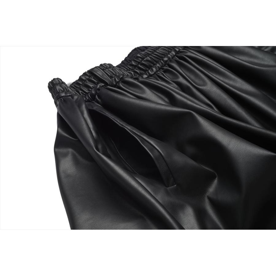 NO ID.（ノーアイディー） シンセティックレザーリベットトラウザーズ