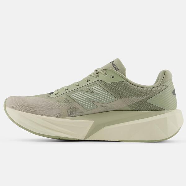 ニューバランス　FuelCell Rebel v5ランニングシューズ　27.5㎝ New Balance（ニューバランス） メンズ ランニングシューズ SP