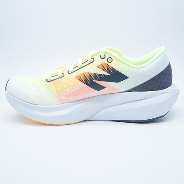 New Balance（ニューバランス） FUELCELL REBEL レベル V4 New Balance