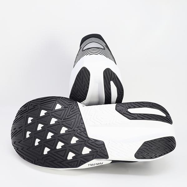 New Balance（ニューバランス） メンズランニングシューズ FuelCell