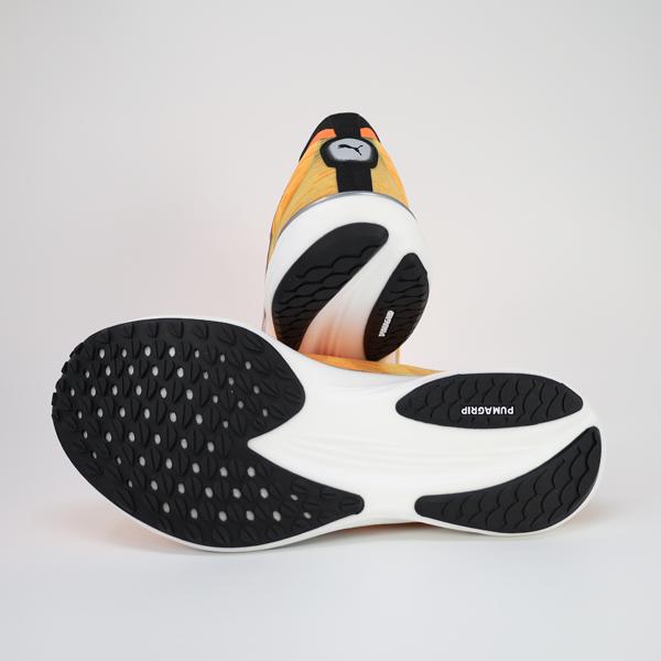 PUMA（プーマ） ランニングシューズ リベレイトニトロ 2 LIBERATE