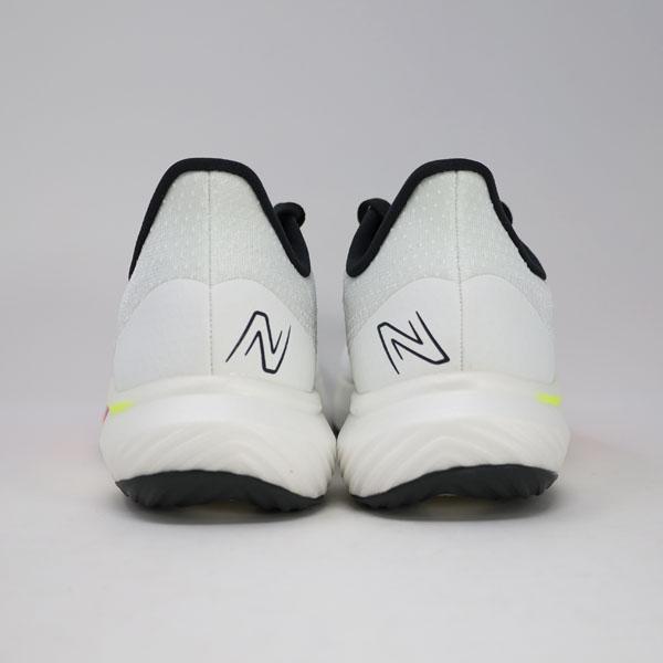 New Balance フューエルセル レベル メンズ ランニングシューズ
