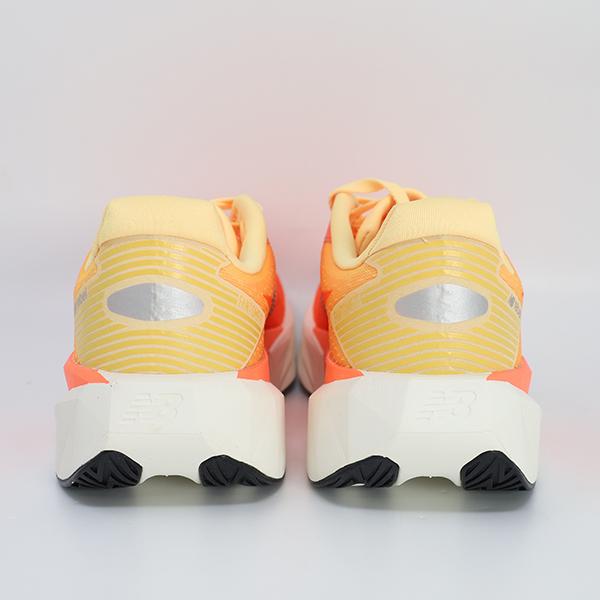 ニューバランス New Balance フューエルセル レベル FuelCell Rebel v5